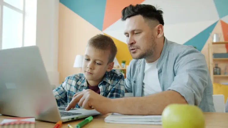 1. septembrī sākas skola: ko ģimenēm pārbaudīt līdz otrdienai