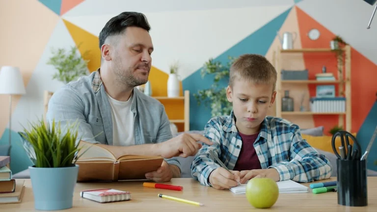 1. septembrī sākas skola: ko ģimenēm pārbaudīt līdz otrdienai