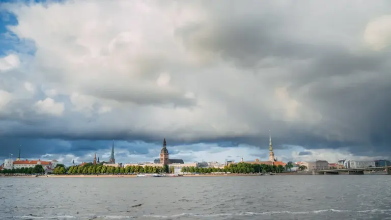 8. septembra laikapstākļi: brīdinājumi jāpārbauda LVĢMC kartē