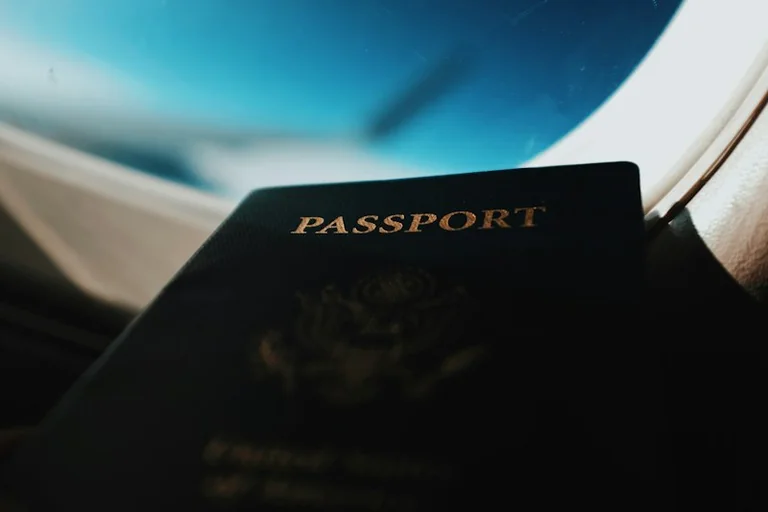 Digitālās robežas: kā Latvijas ceļotājiem sagatavoties braucienam