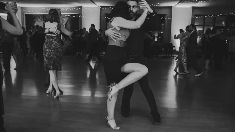 “Tango dejo 2” Slampē: izrāde bez dekorācijām 24. oktobrī